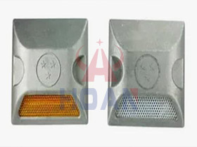 Tachas reflectivas en carreteras peruanas: Guardianes de la seguridad nocturna